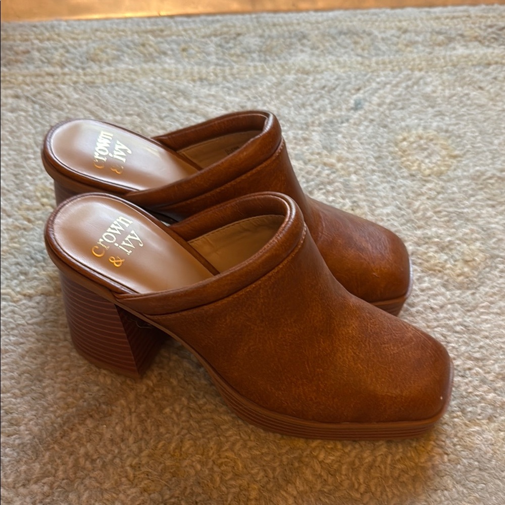 Crown & Ivy Women's Tan Mules